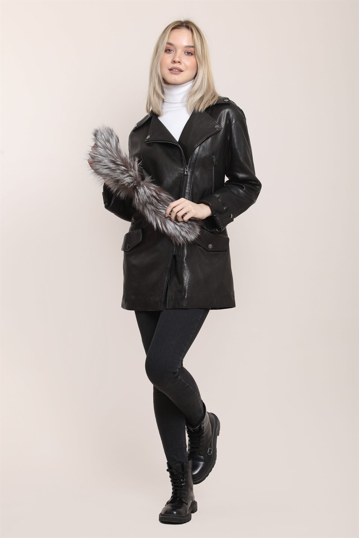 Picture of The best of the female black leather coat
