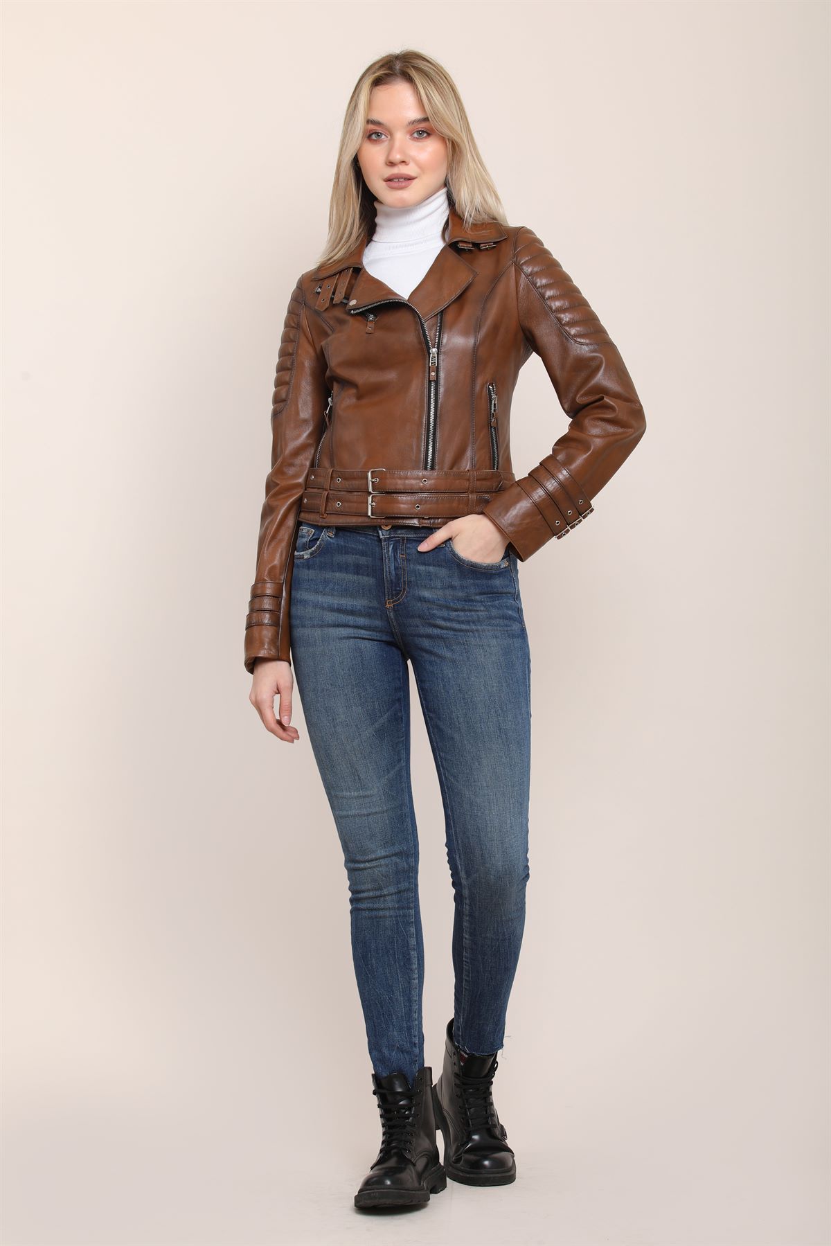 Picture of Female chestnut leather jacket