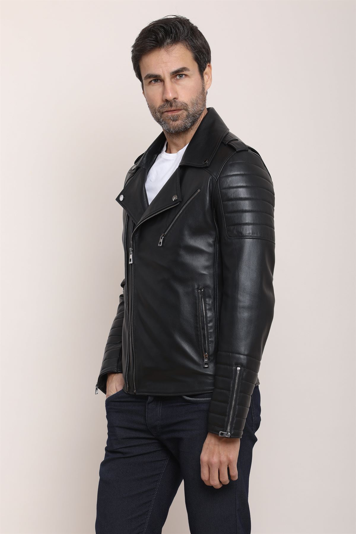 Picture of Men's black leather jacket