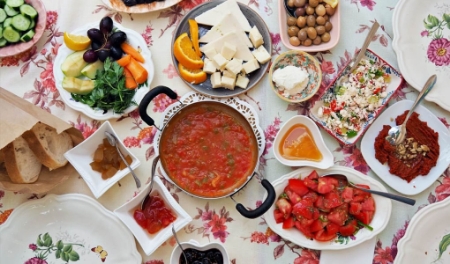 تصویر برای پست وبلاگ Best Breakfast in Istanbul: A Feast for the Senses