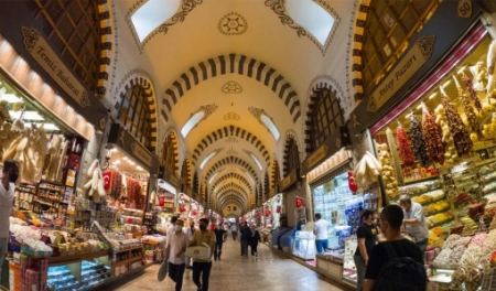 تصویر برای پست وبلاگ Istanbul's Grand Bazaar: A Dive into Its Rich History and Vibrant Shopping Culture