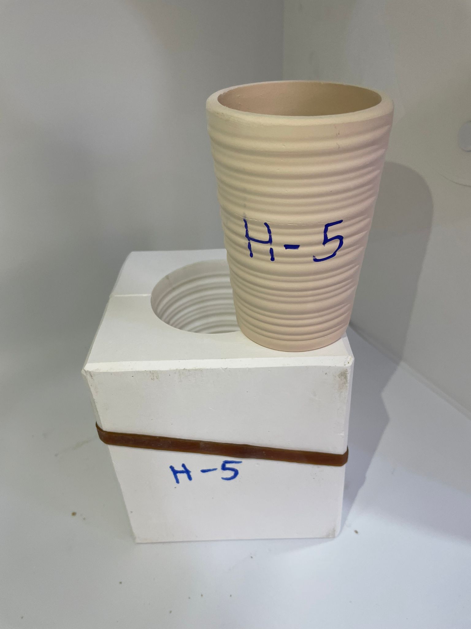 Picture of LINE PATTERNED CUP MOLD