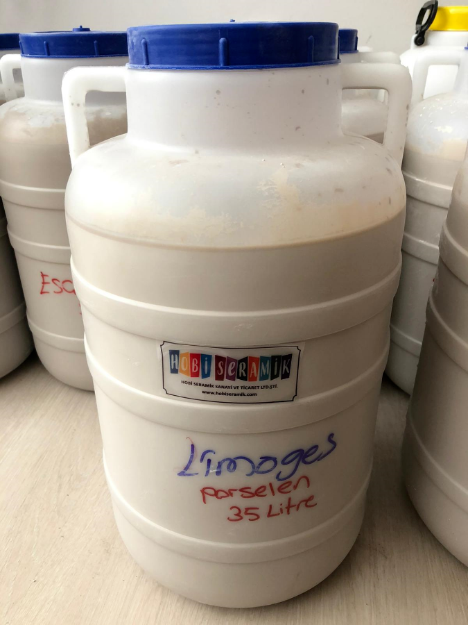 Picture of LIMOGES CASTING LIQUID MUD 35KG ( CANNOT BE SHIPPED, STORE SALES ARE AVAILABLE)