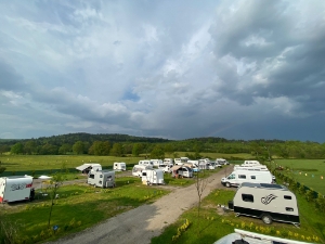 Resim Forest Lake Caravan Camping