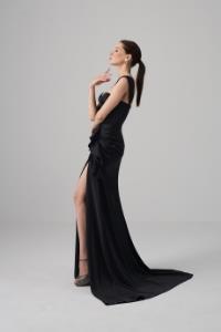 Resim Ella Siyah Saten Krep Globlu Volanlı Abiye Elbise