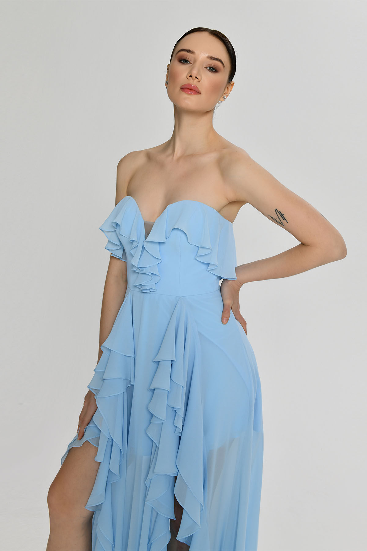 Resim Mira Kalp Yaka Volanlı İki Yırtmaçlı Multi Şifon Elbise