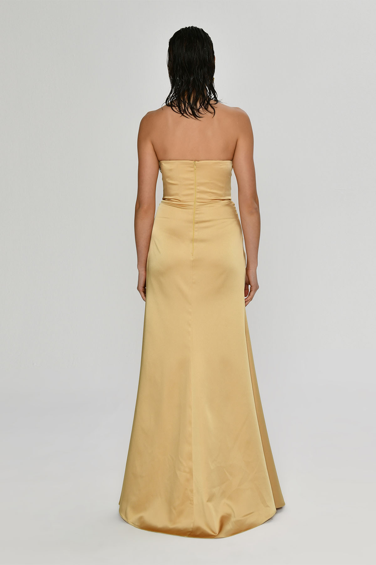 Resim Fleur Straplez Tüylü Altı Saten Gold Elbise